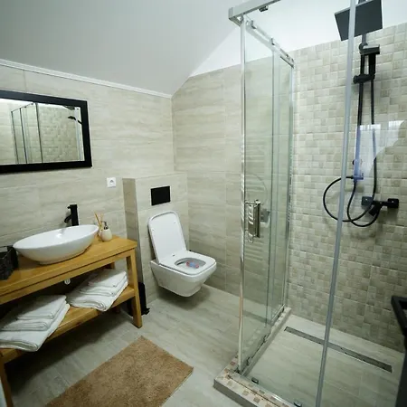 Golden House Banffy Villa *