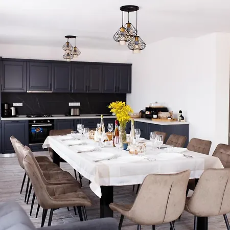 Golden House Banffy Villa *